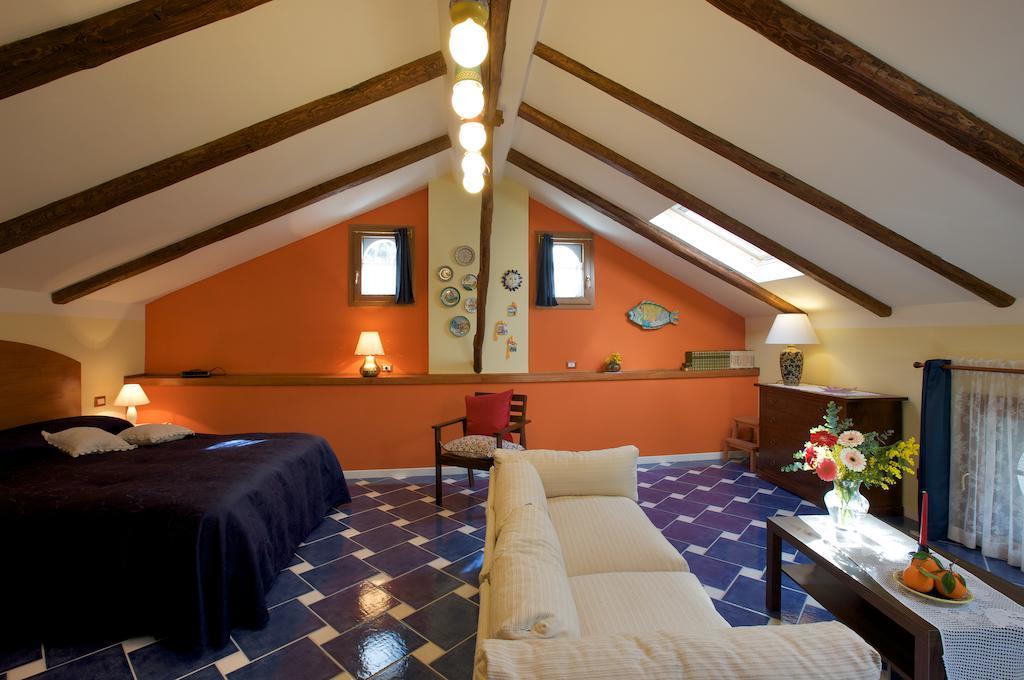 La Casa Di Donn'Amelia Bed & Breakfast Molina  Room photo