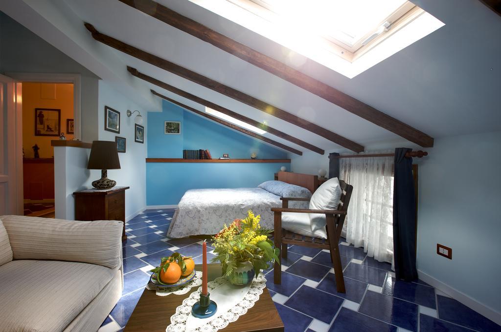 La Casa Di Donn'Amelia Bed & Breakfast Molina  Room photo